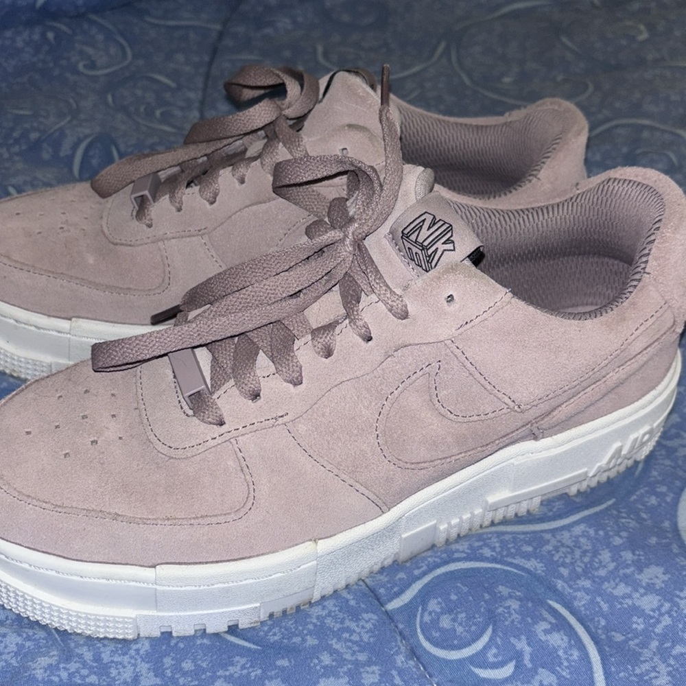 Nike Air Force 1 Pixel